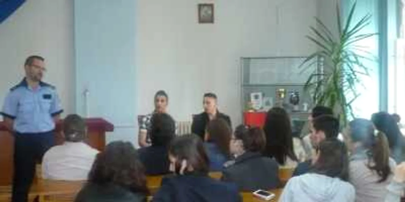 Elevii mureșeni, față în față cu pușcăriașii