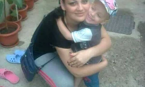 Daniela, alături de fiul ei în vârstă de trei ani, pe când era sănătoasă jpeg