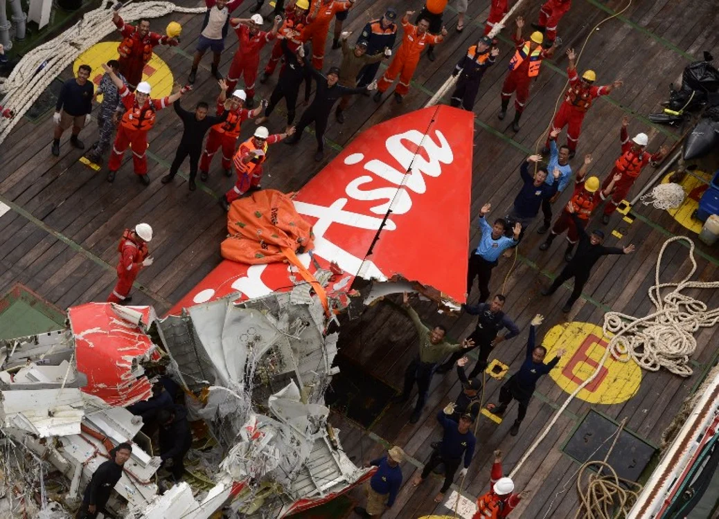 Pilotul avionului AirAsia nu se afla la manşă atunci când copilotul său a pierdut controlul asupra aeronavei