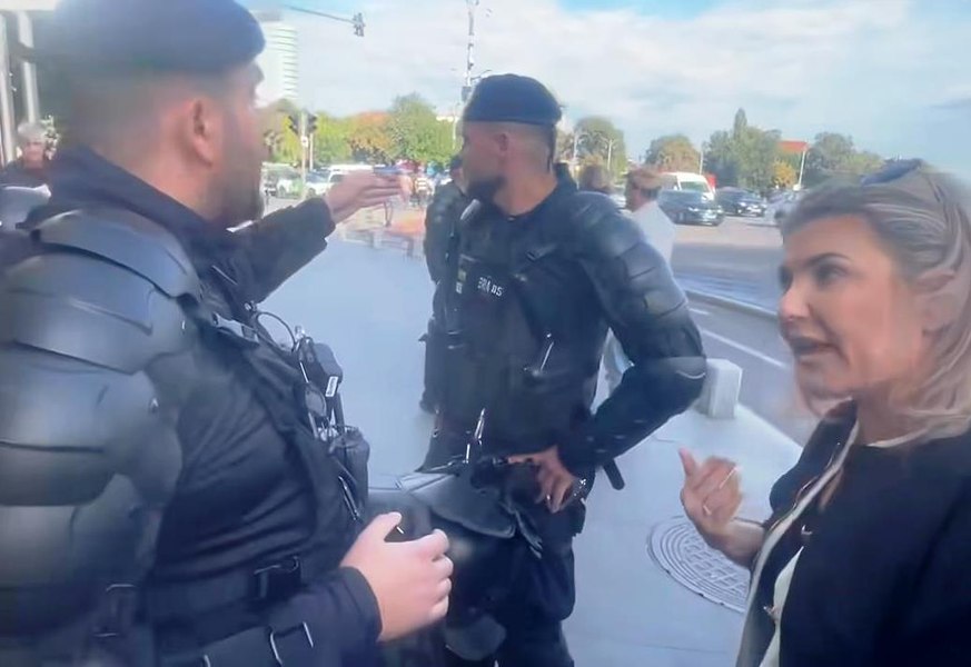 Jandarmii au refuzat accesul unei deputate AUR la protestul oierilor. „Nu-mi spuneți dumneavoastră unde să merg!”