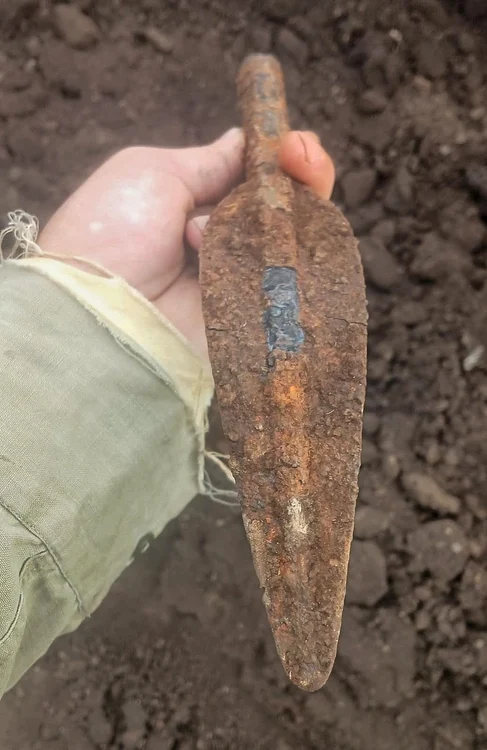 Vârf de lance din fier, descoperit la Băicoi (© Muzeul Județean de Istorie și Arheologie Prahova)