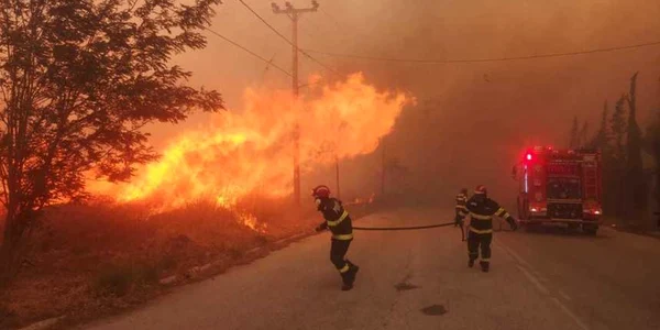 pompieri romani incendiu grecia foto isu 19 iulie 2022