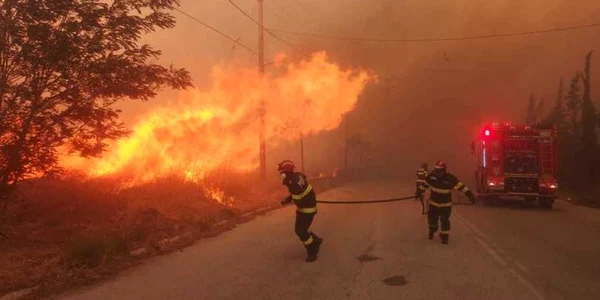 pompieri romani incendiu grecia foto isu 19 iulie 2022