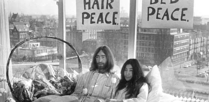 John Lennon şi Yoko Ono transmiteau mesaje pacifiste într-un mod original FOTO Profimedia