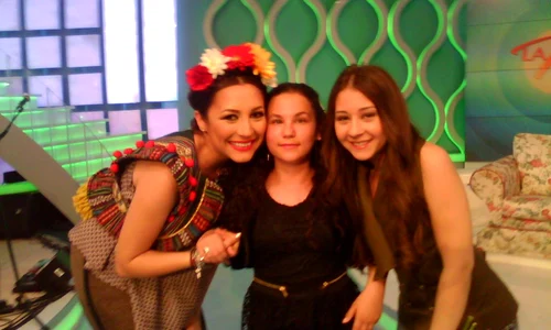 Andrada, alături de Nicole Cherry și Andra, în platoul emisiunii Happy Hour, în anul 2015 jpeg