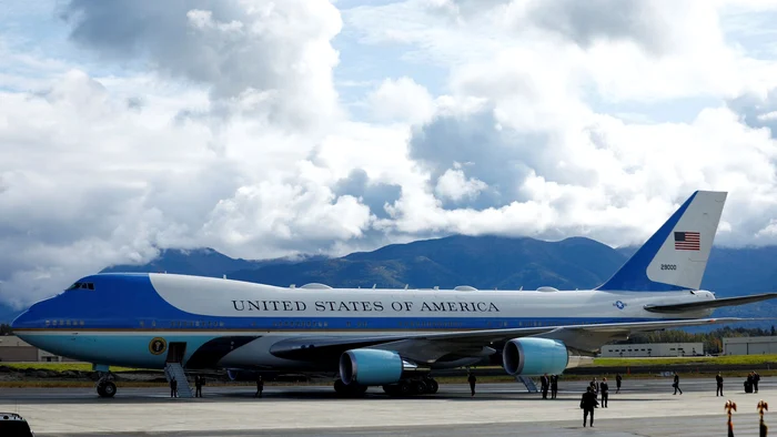 Air Force One, la baza militară, în timpul vizitei președintelui Obama / Sursa foto: News Sky