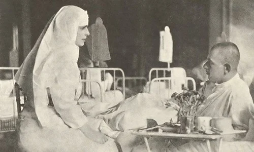 1917, primăvara exilului  Regina Maria: ”Nu e tocmai frig, dar ninge abundent  Îți simți inima mai grea pe o astfel de vreme” jpeg