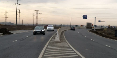 Separatoarele de sens ar reduce cu 50% accidentele de pe arterele prahovene Foto: Alex Policală