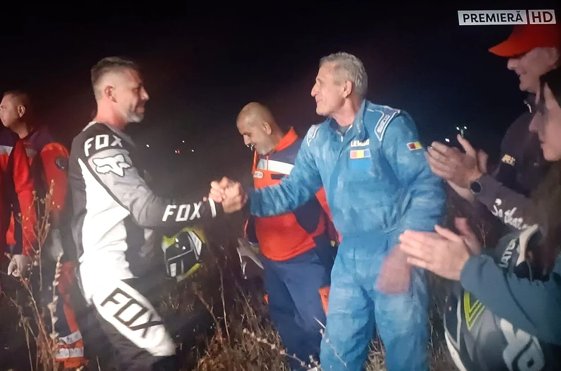 Lae și fiul său Robert au realizat o cascadă spectaculoasă FOTO captură video