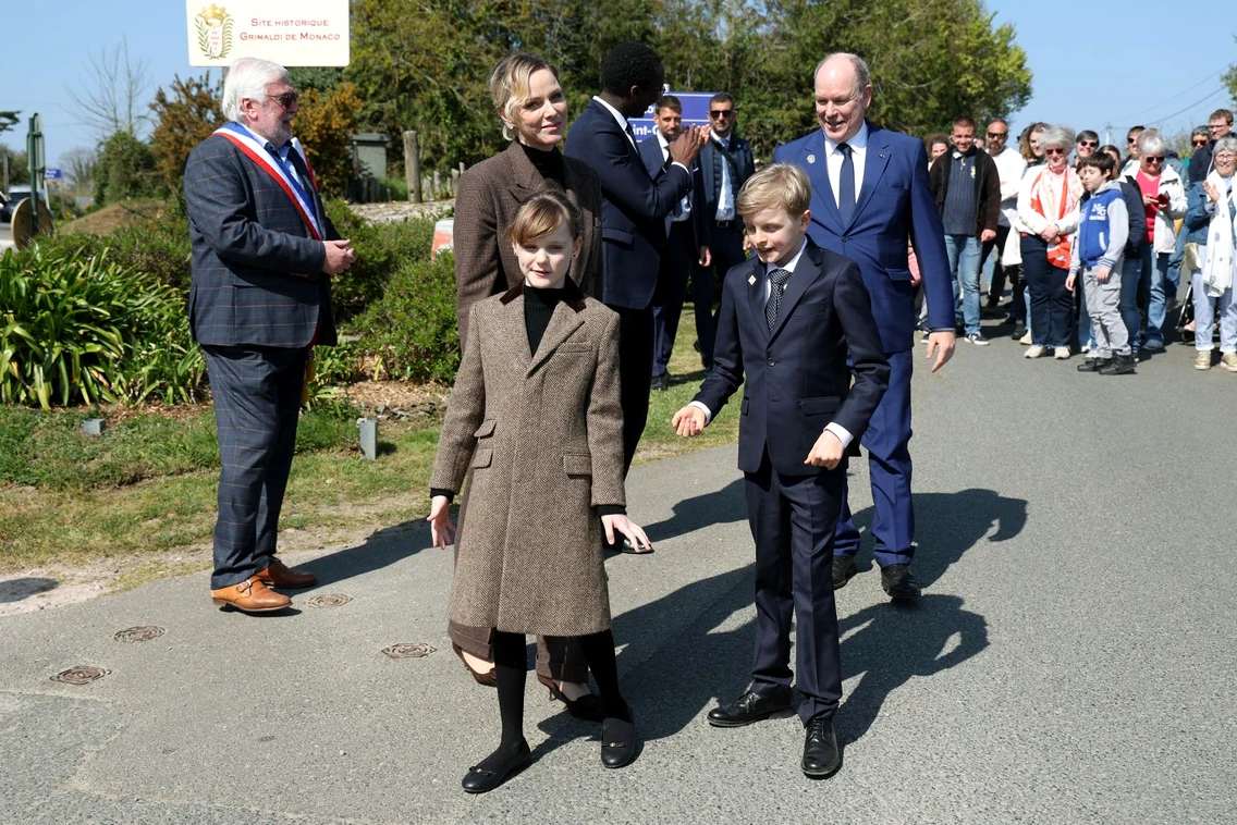 Charlene și Albert de Monaco alături de Jacques și Gabriella în Matignon