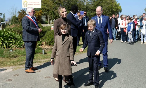 Charlene și Albert de Monaco alături de Jacques și Gabriella GettyImages 2209371676 jpg
