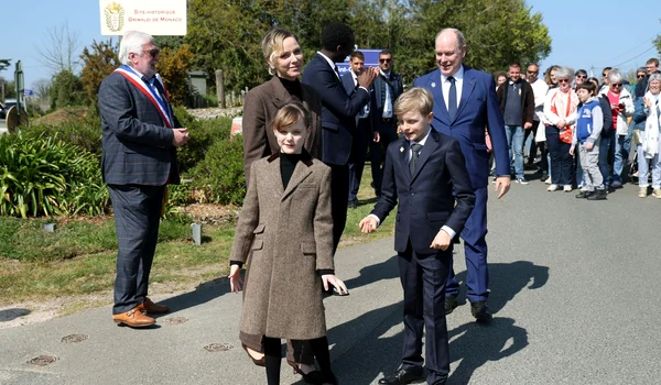 Charlene și Albert de Monaco alături de Jacques și Gabriella GettyImages 2209371676 jpg