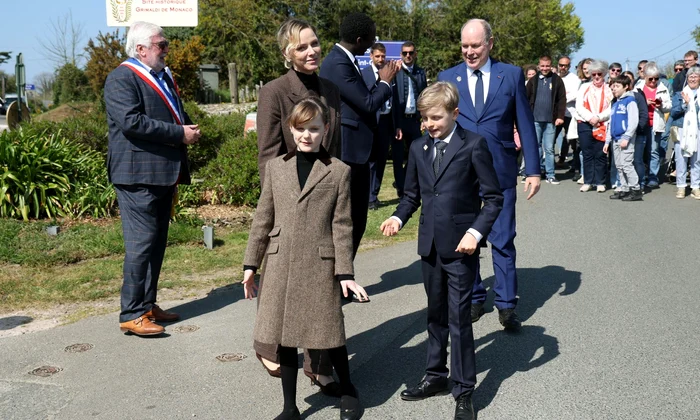 Charlene și Albert de Monaco alături de Jacques și Gabriella GettyImages 2209371676 jpg