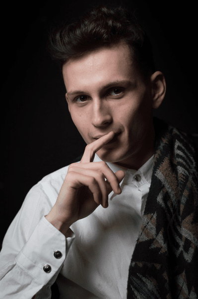 Moarte învăluită de mister la Chișinău. Un tânăr actor, găsit fără suflare și cu mâinele legate