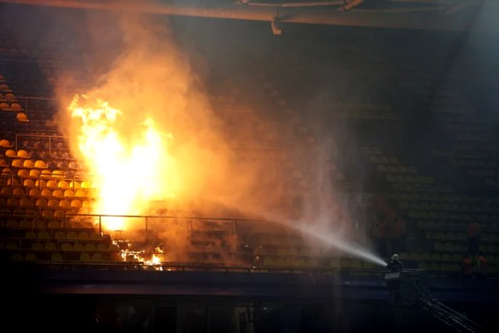 Stadionul lui Fener a fost aprins