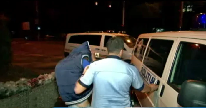 Cei şase membri ai clanului Turu din Burdujeni au fost blocaţi în trafic de mascaţii poliţiei