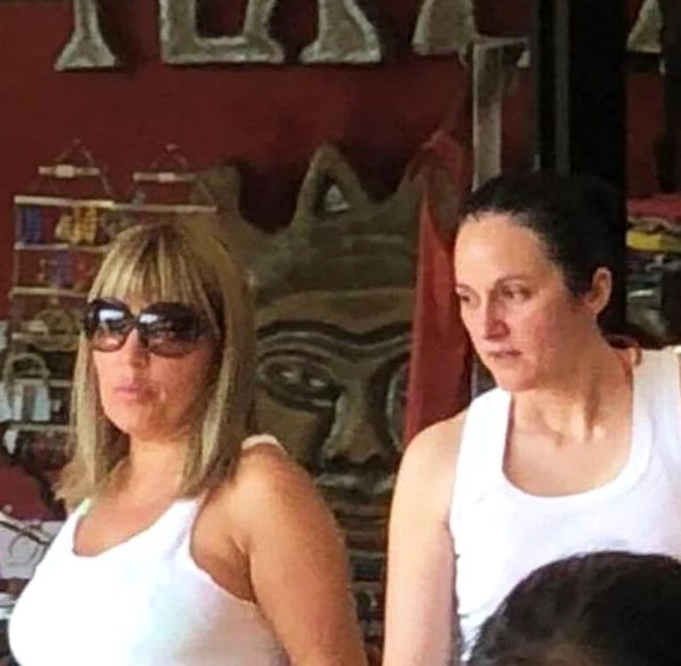 
    Elena Udrea şi Alina Bica, în Costa Rica foto: Narcis Vlad Barbu/Facebook  