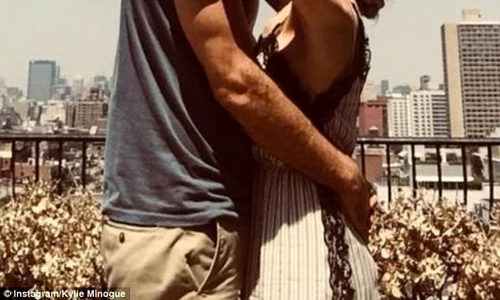 Kylie Minogue şi Paul Solomons au fost surprinşi sărutându se la New York jpeg
