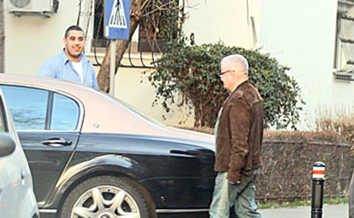 
    Ștefan Dumitrescu a ţinut să conducă şi Bentley-ul lui Irinel  