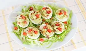 oua cu crema de avocado jpeg