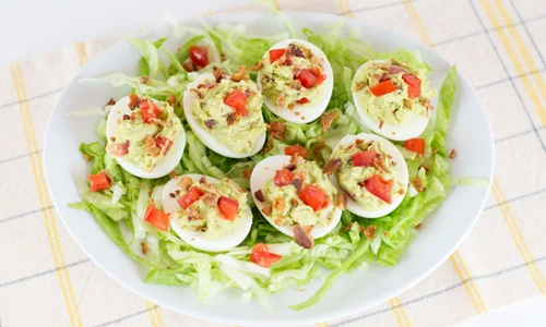 oua cu crema de avocado jpeg