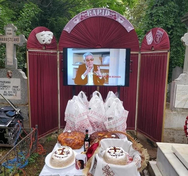 
    La parastasul lui Ion Dichiseanu, un ecran uriaş a fost pus în cimitirfoto: facebook  