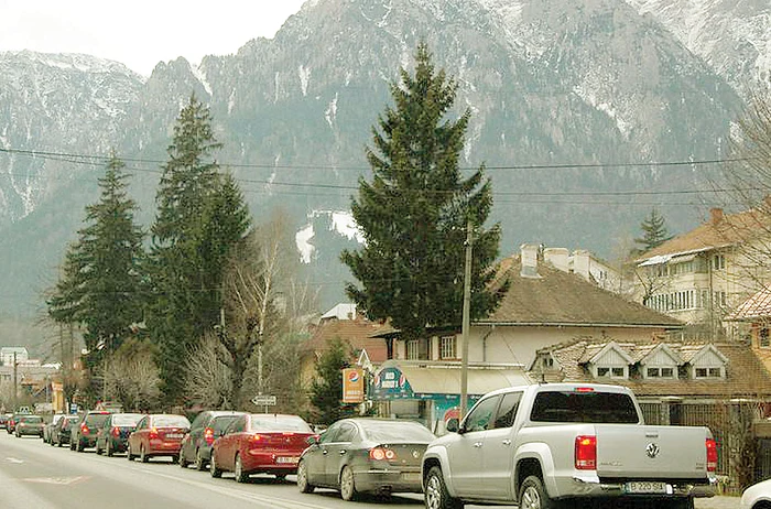 Coloane de kilometri pe drumul spre munte