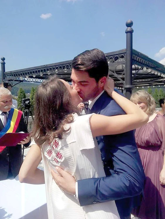 
    Ana Maria şi  Pavel Popescu  s-au căsătorit  la Buşteni  