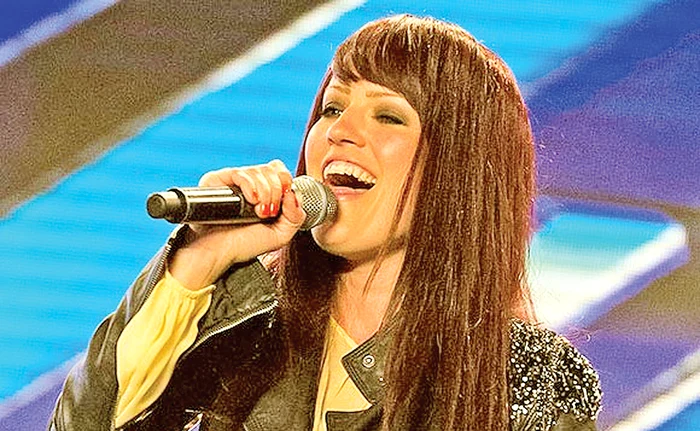 Hayley Evetts a aluncat pe gheață și trebuie să stea în pat șase săptămâni