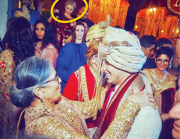 La cheful de pomină din India, Iulia Vântur a fost vânată la greu de ziariști jpeg