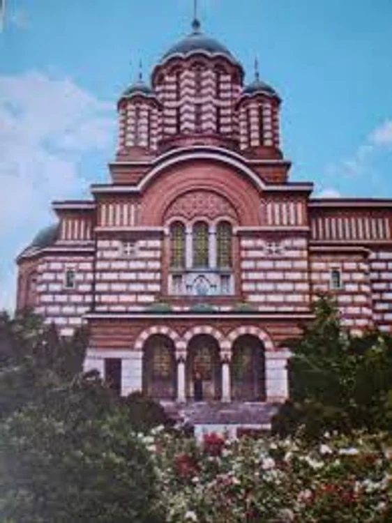 
    La Biserica Sfântul Elefterie , Părintele Boca a fost pictor secund Sursa foto: Creștinortodox  