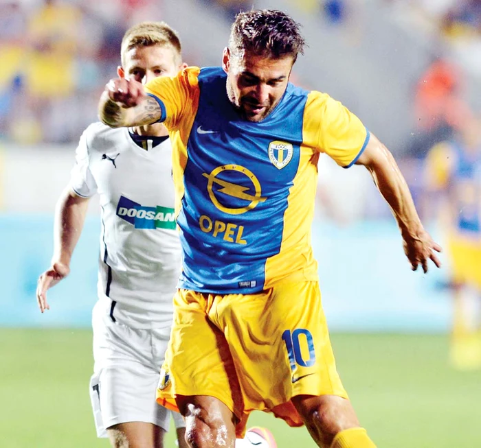
    Adrian Mutu  a ales Petrolul în  defavoarea Stelei FOTO: Mediafax   