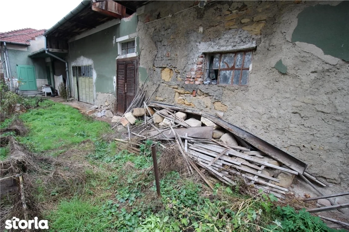 O casă care va trebui renovată complet şi e pe cale să se dărâme costă o avere la Cluj. FOTO Storia.ro