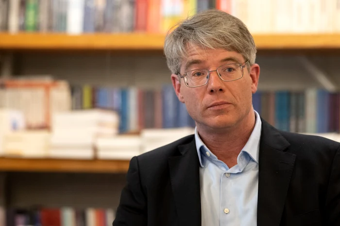 Oliver Jens Schmitt - istoric