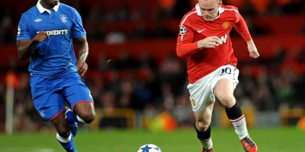 Wayne Rooney (dreapta) ar putea pleca în curând de la Manchester United EPA