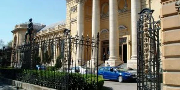 Profesorii universitari cu peste 40 de ani vechime ar putea primi salarii cu 350 de lei mai puţin