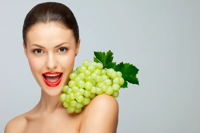 
    Avantajul acestei diete este că nu te vei înfometa. Ai voie să mănânci pește, lactate și carne de pui. www.clicksanatate.ro  