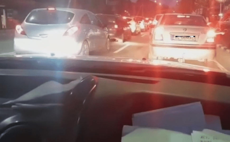 Ambulanțele Salvamont, blocate în trafic de legislație VIDEO