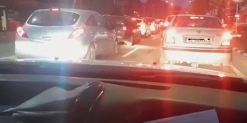 autospeciala salvamont blocata in trafic DN Salvamont jpg