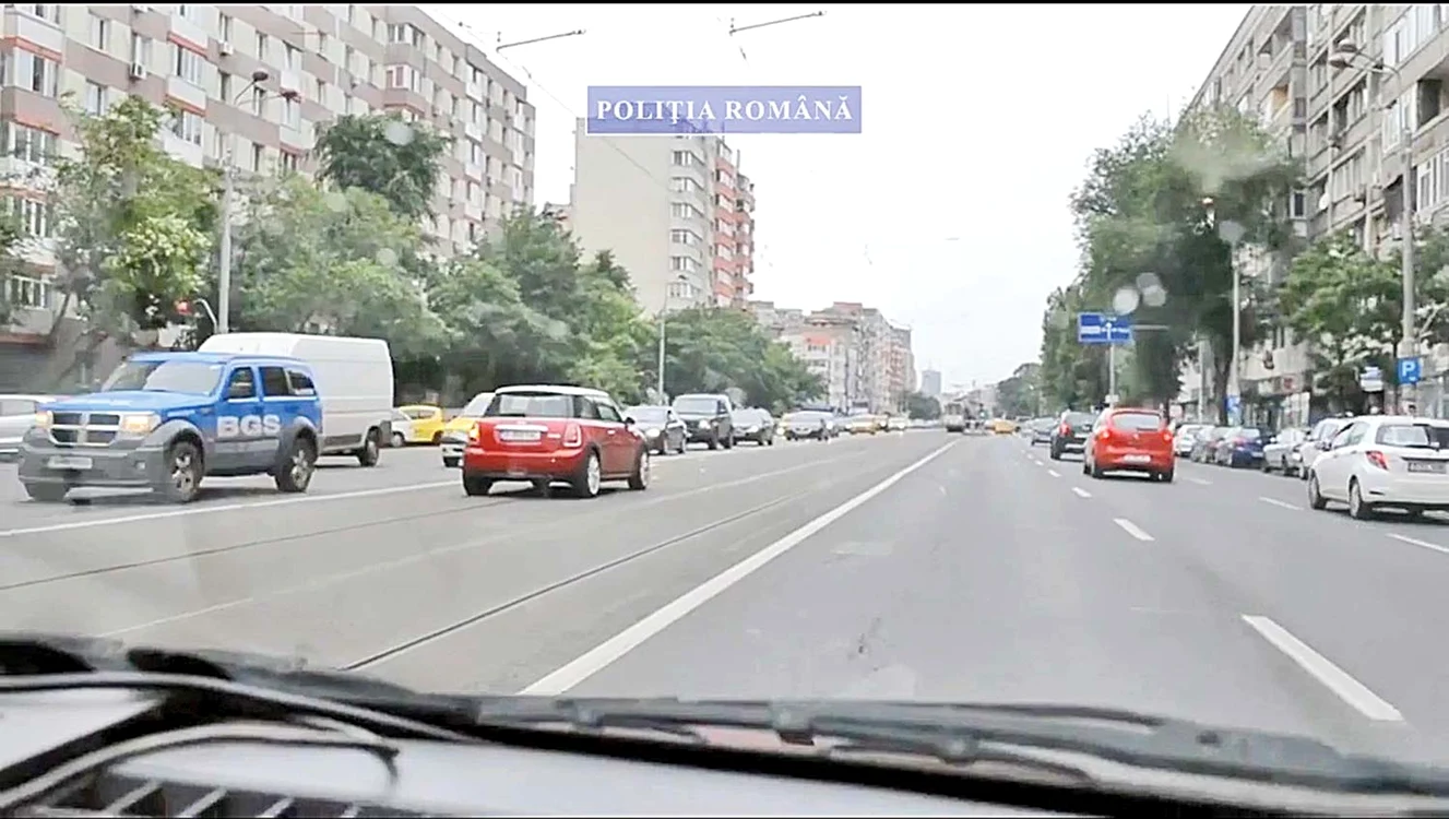 
    Conducătorii auto au fost filmaţi când au încălcat regulile de circulaţie şi au fost traşi pe dreaptaFoto: Poliţia Română  