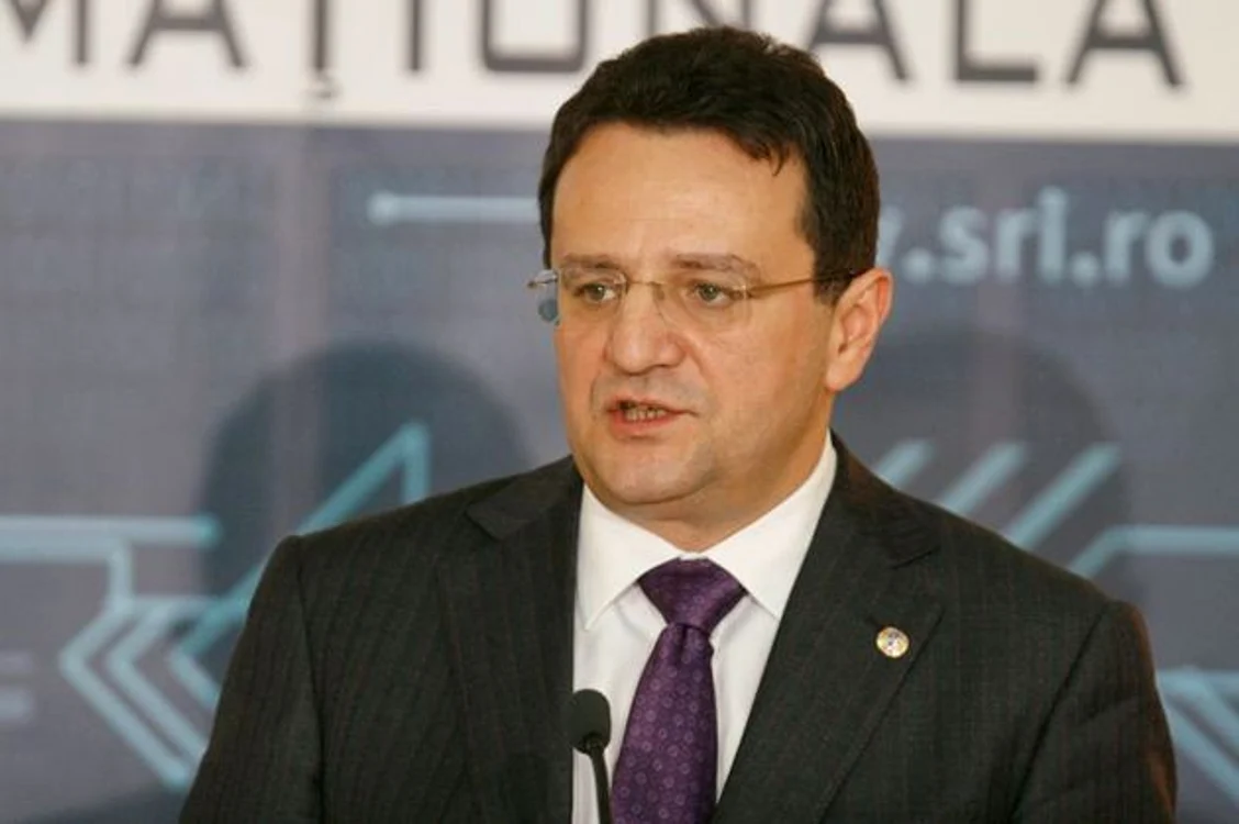
    George Maior  
