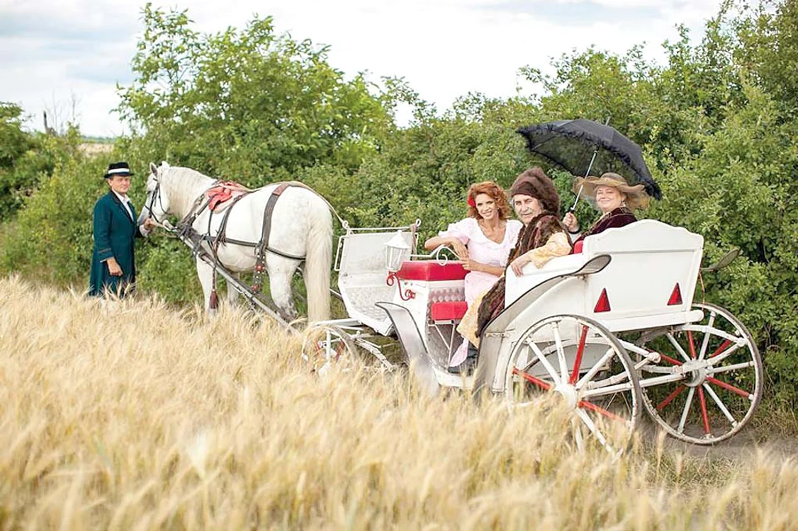 
    În videoclip, Cristina  Spătar este fiică de  boier, iar Ionuţ Paladi,  un ţăran autenticFoto: Arhiva Personala  