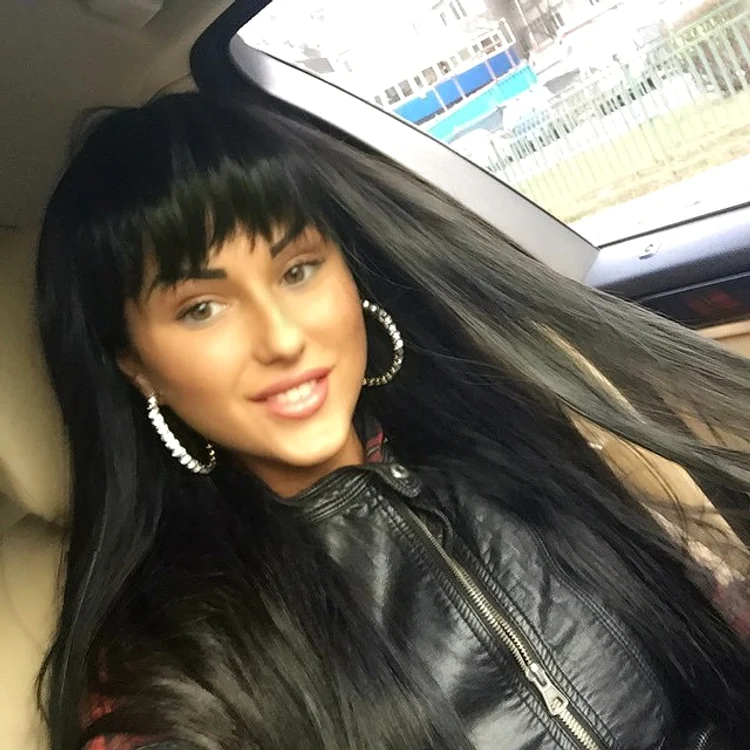 Bruneta a simţit că e momentul unei schimbări de look