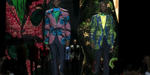Creaţiile designerului Ozwald Boateng la Saptamana Modei de la New York 2012. Reuters