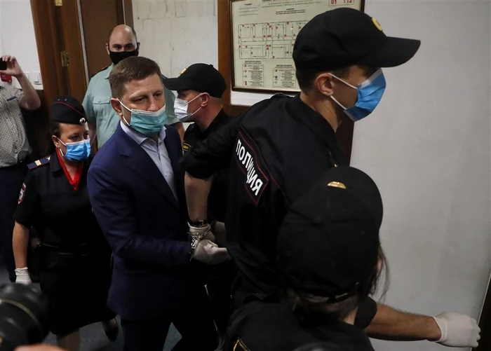 Serghei Furgal (în centrul imaginii) denunță un proces politic FOTO EPA-EFE