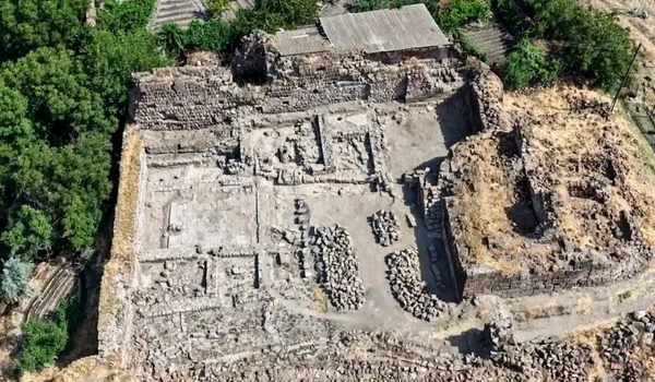 Castelul medieval Aruch din Armenia. Vedere generală