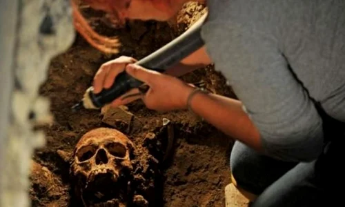 Arheologii italieni spun că au găsit scheletul Monei Lisa jpeg