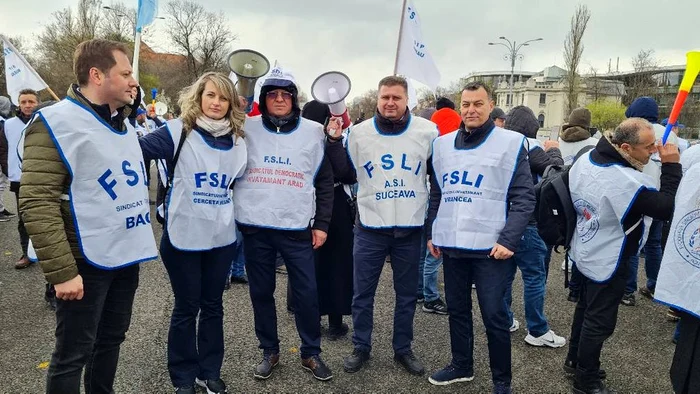 Miercuri, 24 mai, profesorii continuă greva Foto: FSLI