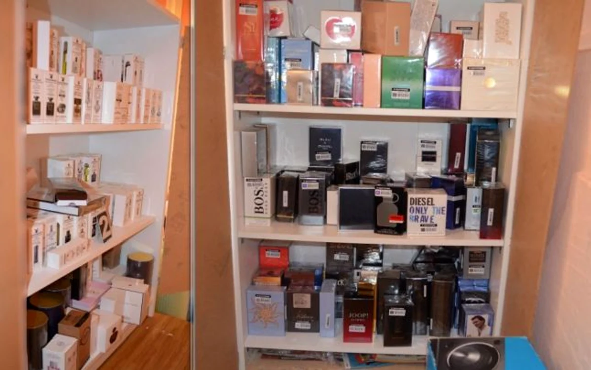 Parfumuri contrafăcute confiscate la Brăila FOTO Poliţia de Frontieră
