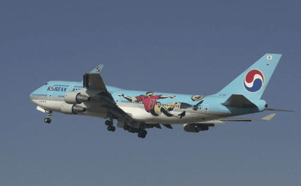 Un avion corean cu peste 200 de oameni la bord a fost evacuat, după ce două gloanţe au fost descoperite la bord
